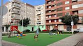 Más árboles y mejora de la zona infantil en la plaza Mestre Iturbi de Catarroja