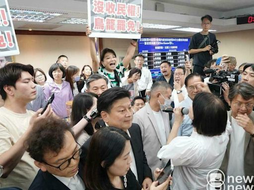 斥軟禁公務員、沒收討論 柯文哲：綠綁架民主 台灣民主史上黑暗的一天 | 政治 | Newtalk新聞