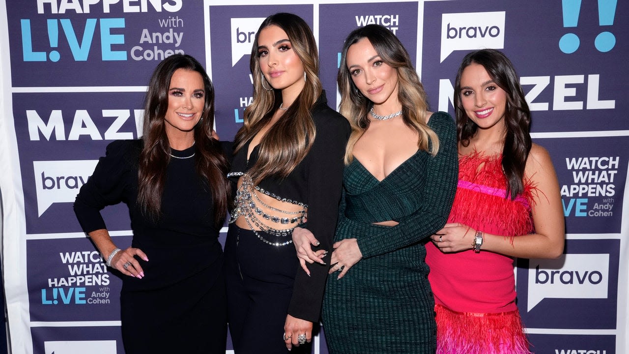 Kyle Richards Gets Matching 'Lucky' Tattoo With Daughters Sophia and Farrah Amid Mauricio Umansky Split