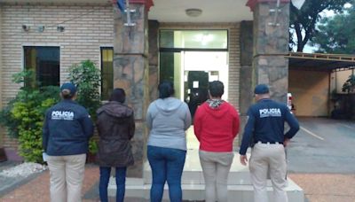 La Nación / Detienen a 3 empleados de una telefónica vinculados al esquema de vaciamiento de cuentas
