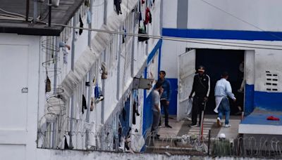 Diez presos y un policía heridos en un intento de motín en una cárcel de la capital de Colombia