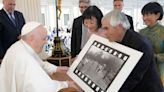 Vietnamese photographer gives pope famous 'Napalm Girl' picture