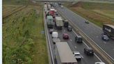 Long delays due to broken down lorry on Cambs A-road