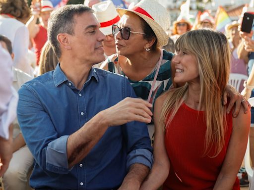 Pedro Sánchez asiste junto a Begoña Gómez a un mitin en Benalmádena un día después de ser citada a declarar