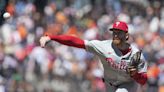 Castellanos, Schwarber HR, Sánchez works 6 strong innings as Phillies beat Giants to end 3-game skid