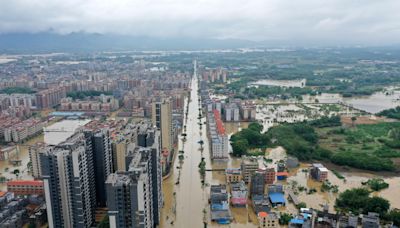 陸南方暴雨持續 廣州塔現「1小時內6次接閃電」奇景