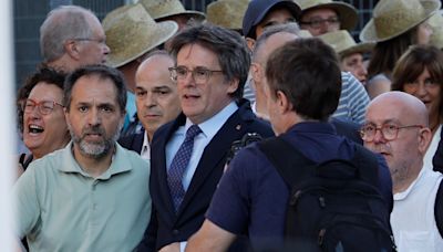 Cataluña: Carles Puigdemont regresó a España y la policía desata una cacería para detenerlo