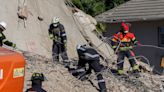 Aumentan a 32 los muertos por derrumbe de un edificio en Sudáfrica; hallan a un superviviente