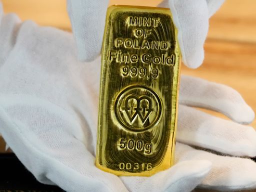 Poles seek safety in gold investments during troubled times across their eastern borders