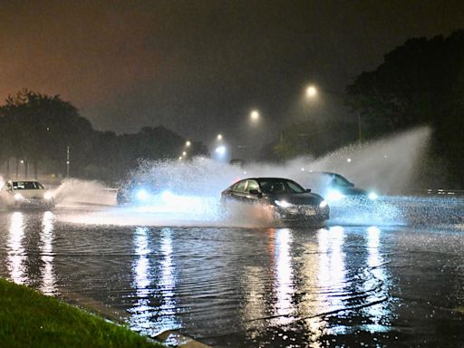 More than 10 tornadoes reported in stormy Chicago night — including twisters near both airports