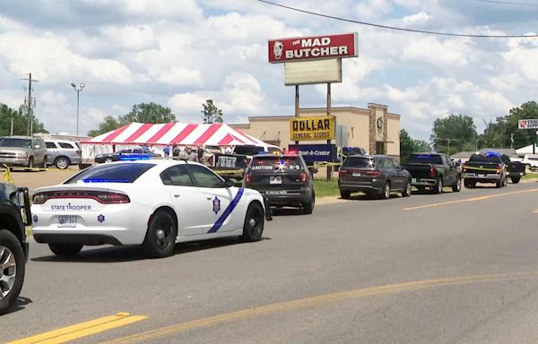 3 killed, 10 hurt in mass shooting at grocery store in Arkansas