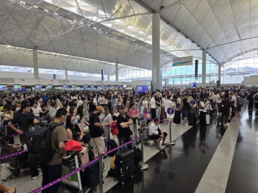 微軟死機影響機場運作 多間航空公司須人手辦理登記 國泰籲提早三小時到機場 香港快運電子系統故障