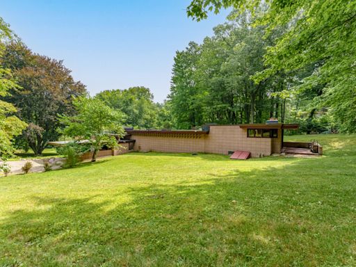 Two Frank Lloyd Wright Houses Were Listed Together—Now One Has Sold