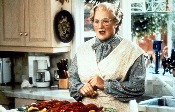 'Mrs. Doubtfire' Movie Kids Are All Grown Up in Sweet Reunion Photo