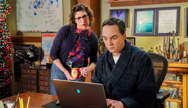 Young Sheldon Finale Clip Features Jim Parsons & Mayim Bialik