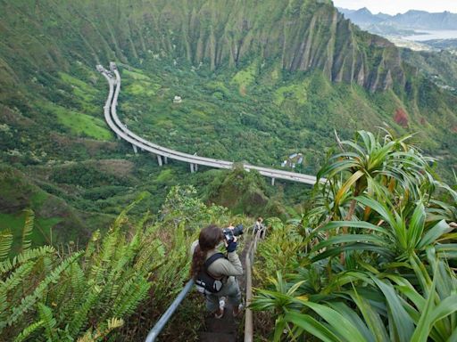 Haiku Stairs hikers arrested during last-chance trek to Hawaii’s ‘Stairway to Heaven’