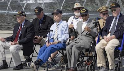 Ceremony marks 20th anniversary of National World War II Memorial