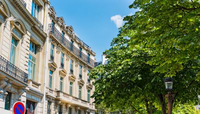 Nelson Monfort : découvrez son appartement familial dans le très chic 16ème arrondissement parisien et ses bonnes adresses du quartier