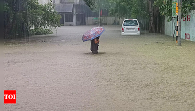 Heavy rains lash Nagpur, people from low-lying areas shifted; red alert for Chandrapur | India News - Times of India