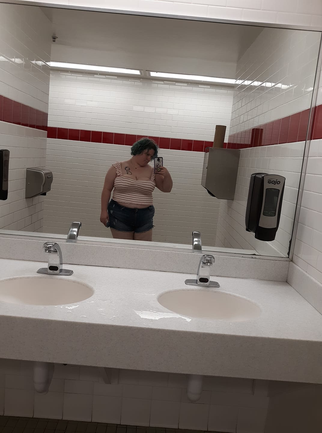Mother says she was forced to leave Golden Corral for wearing crop top