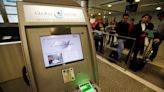 CBP lanza en Aeropuerto Internacional de St. Louis aplicación Global Entry que agiliza proceso de ingreso a EE.UU. - La Opinión
