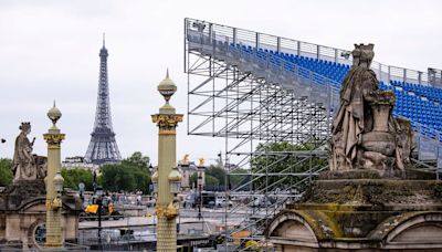 La instalación de ataúdes en la torre Eiffel aviva las sospechas de injerencia extranjera