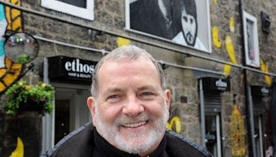 Paisley music figures pay tribute to Stuck in the Middle With You hit writer Joe Egan