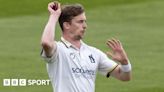 Warwickshire take late wickets to check Surrey progress