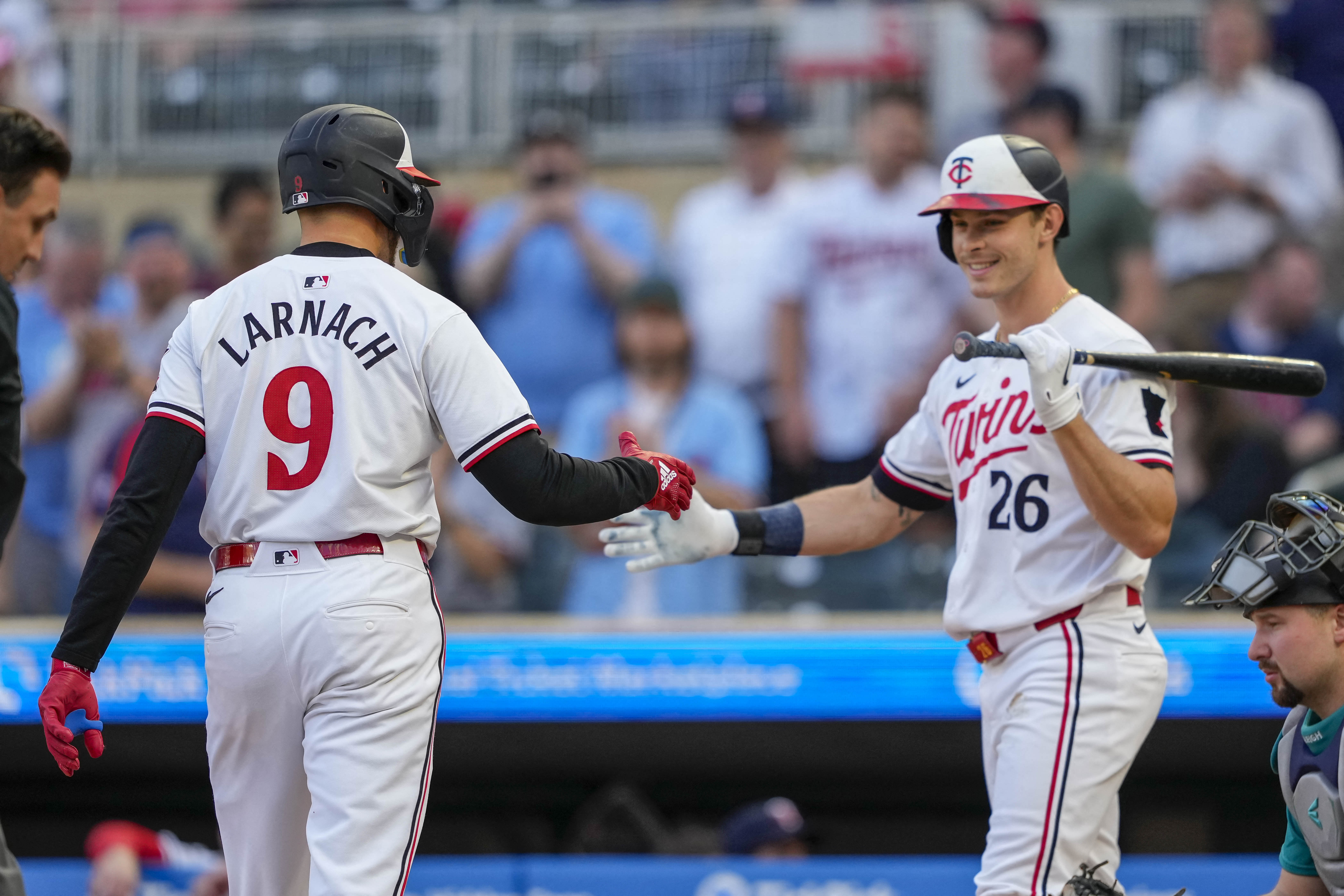 Twins power past Mariners, 6-3