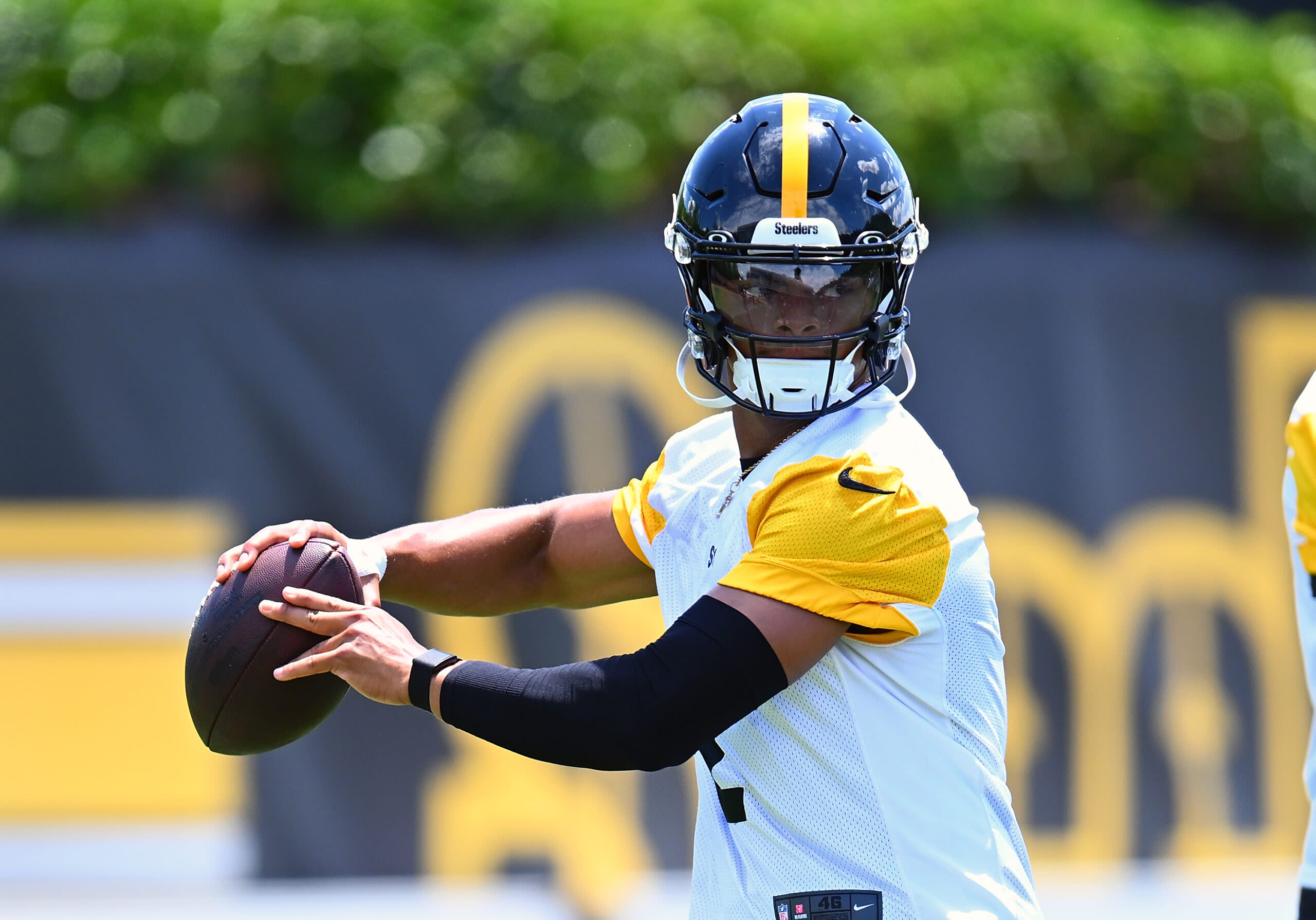 Steelers QB Justin Fields can’t shake the ‘loser’ status