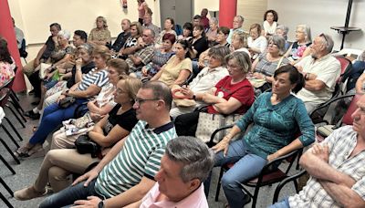 El club de historia de Puçol profundiza en la fiesta de 'la batalla de flores'