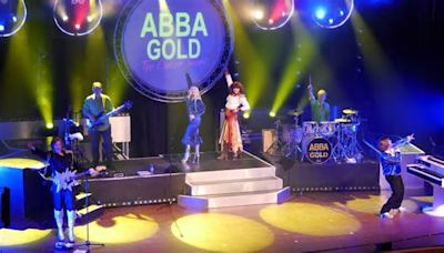 Coverband "Abba Gold" lieferte bunte Show in der Mälzerei