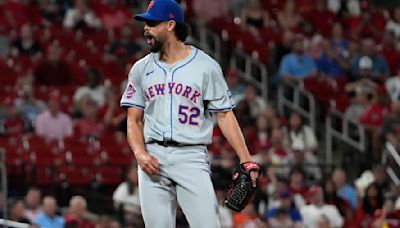 Mets to cut Jorge López after reliever throws glove into stands following ejection