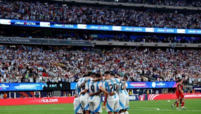 ¿Argentina recibe ayuda de la Conmebol? Cómo se elaboraron los grupos y la ronda final de una Copa América que está en el ojo de la crítica - La Tercera