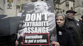 Reino Unido ordena retrasar la extradición de Julian Assange