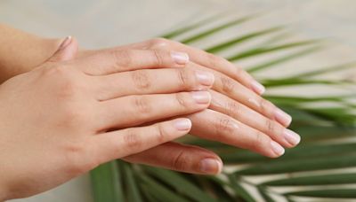 Uñas con rayas, ¿qué significan y qué dicen de la salud de tu cuerpo?