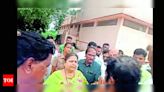 Ashok Chavan's Wife Faces Maratha Quota Anger | Aurangabad News - Times of India