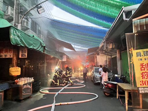 台中第三市場清晨火警 塑膠行起火波及50年饅頭老店