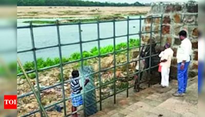 Cauvery River Bathing Ghats Fenced to Ensure Public Safety | Trichy News - Times of India