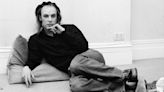 Brian Eno, el “extraño joven rubio” deslumbrado por John Cage