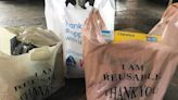 Legisladores de CA aprueban propuestas que prohibirían bolsas de plástico en tiendas