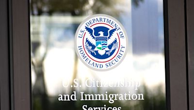 Demandan fondos para agilizar casos de inmigración en USCIS por masivos atrasos - La Noticia