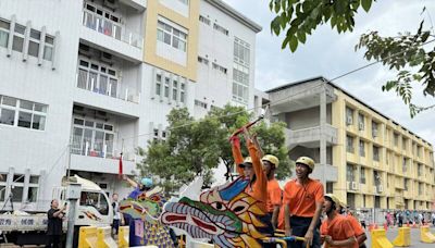 豐原陸上龍舟賽 穿山甲隊販部復活奪冠