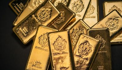 Gold scales 2-week high as US Fed signals likely September rate cut