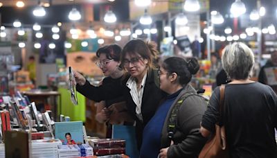 ¿Está linda la Feria del Libro? Un día antes de la apertura se ven la crisis y la esperanza