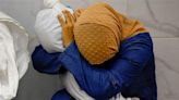 加薩婦人緊擁5歲姪女遺體啜泣 悲痛鏡頭獲世界新聞攝影獎