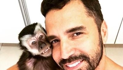 Pai de 10, Latino já surpreendeu fãs por transformar cinzas de macaco em diamante e com visual ‘exótico’; confira