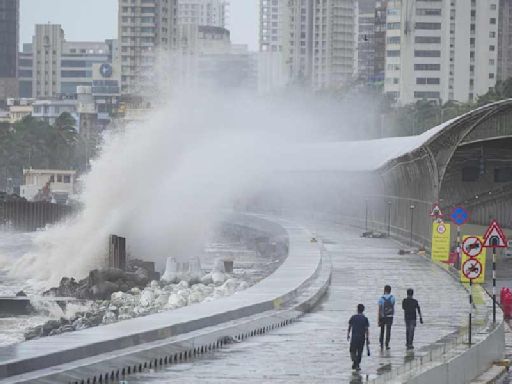 Heavy rains in Mumbai leads to waterlogging on roads, delays trains; two more lakes overflow