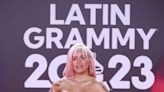 ¡Radiante! Copia paso a paso el maquillaje de Karol G en los Latin Grammy 2023