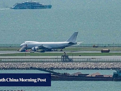 Hong Kong aviation officials took 24 minutes to tell planes about runway closure